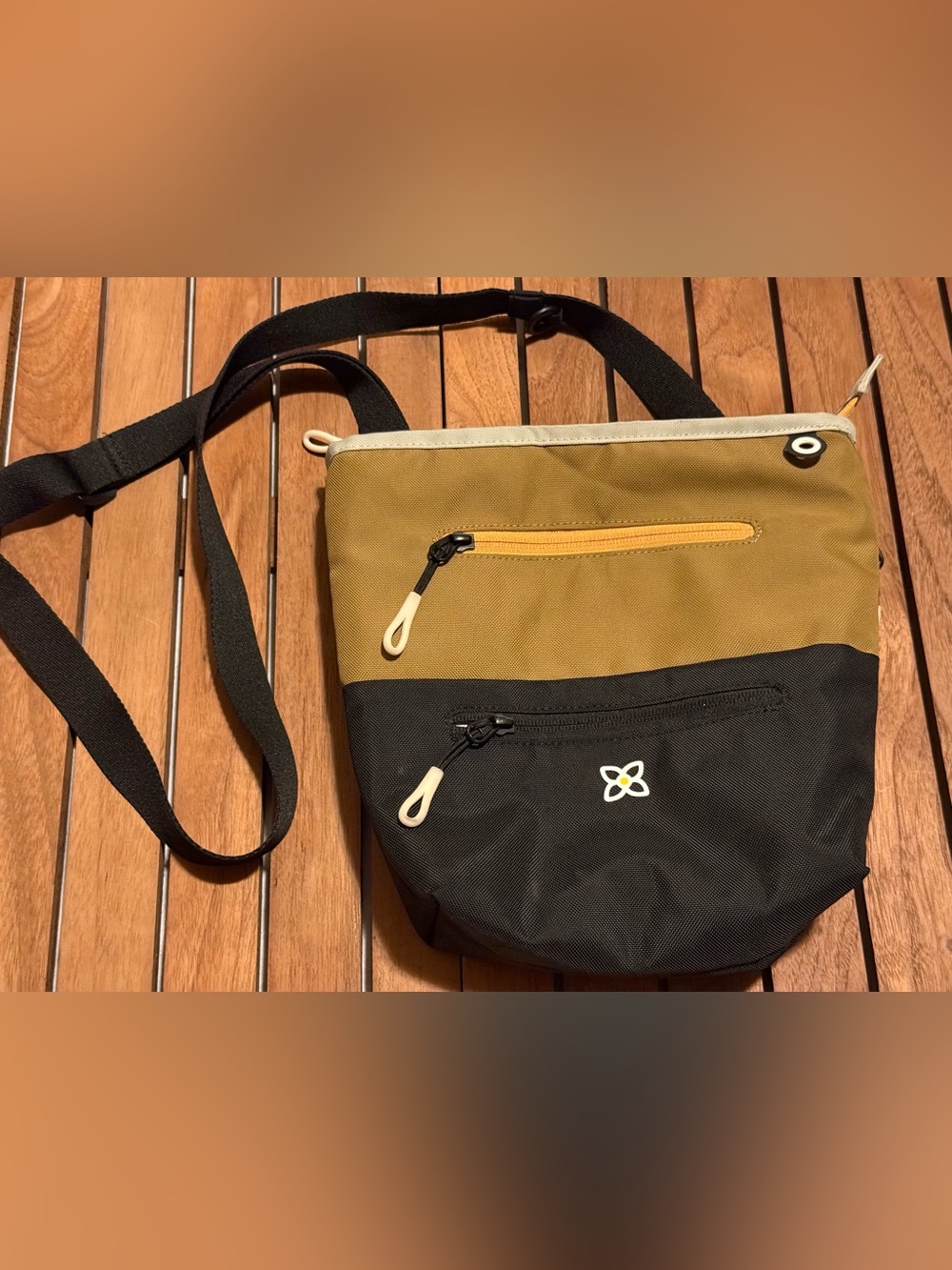 Sherpani Sadie Crossbody Bag with Strap Pocket- Elmwood